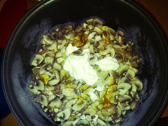 Картошка с грибами, запечённая под сыром в мультиварке | Приготовление